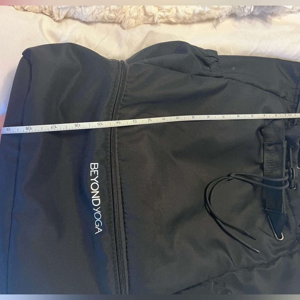 Beyond Yoga convertible backpack/tote- NWOT - Picture 9 of 12